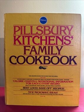 Vintage Pillsbury Kitchens’ Family Cookbook 5-Ring Binder 1979 Edition